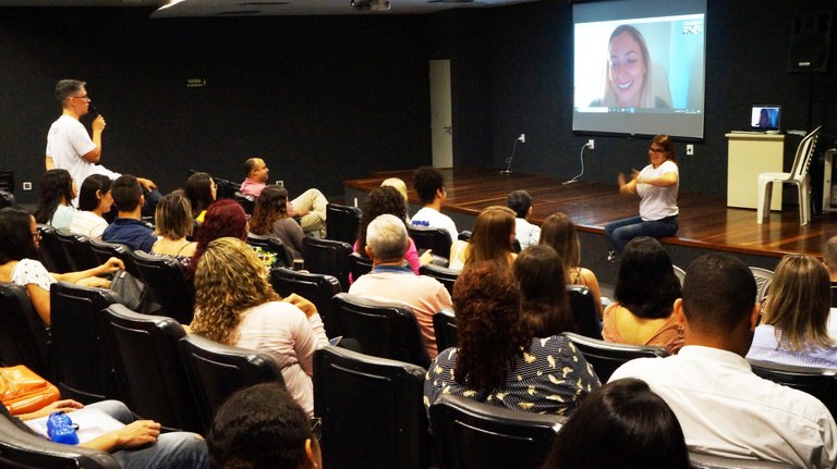 Foto 2_Saber Conectado_Workshop ministrado pela professora Erica V. Johnston (Temple University-USA) durante o V EPPI_foto de Pedro Caldas(1) Foto 2_Saber Conectado_Workshop ministrado pela professora Erica V. Johnston (Temple University-USA) durante o V EPPI_foto de Pedro Caldas(1)