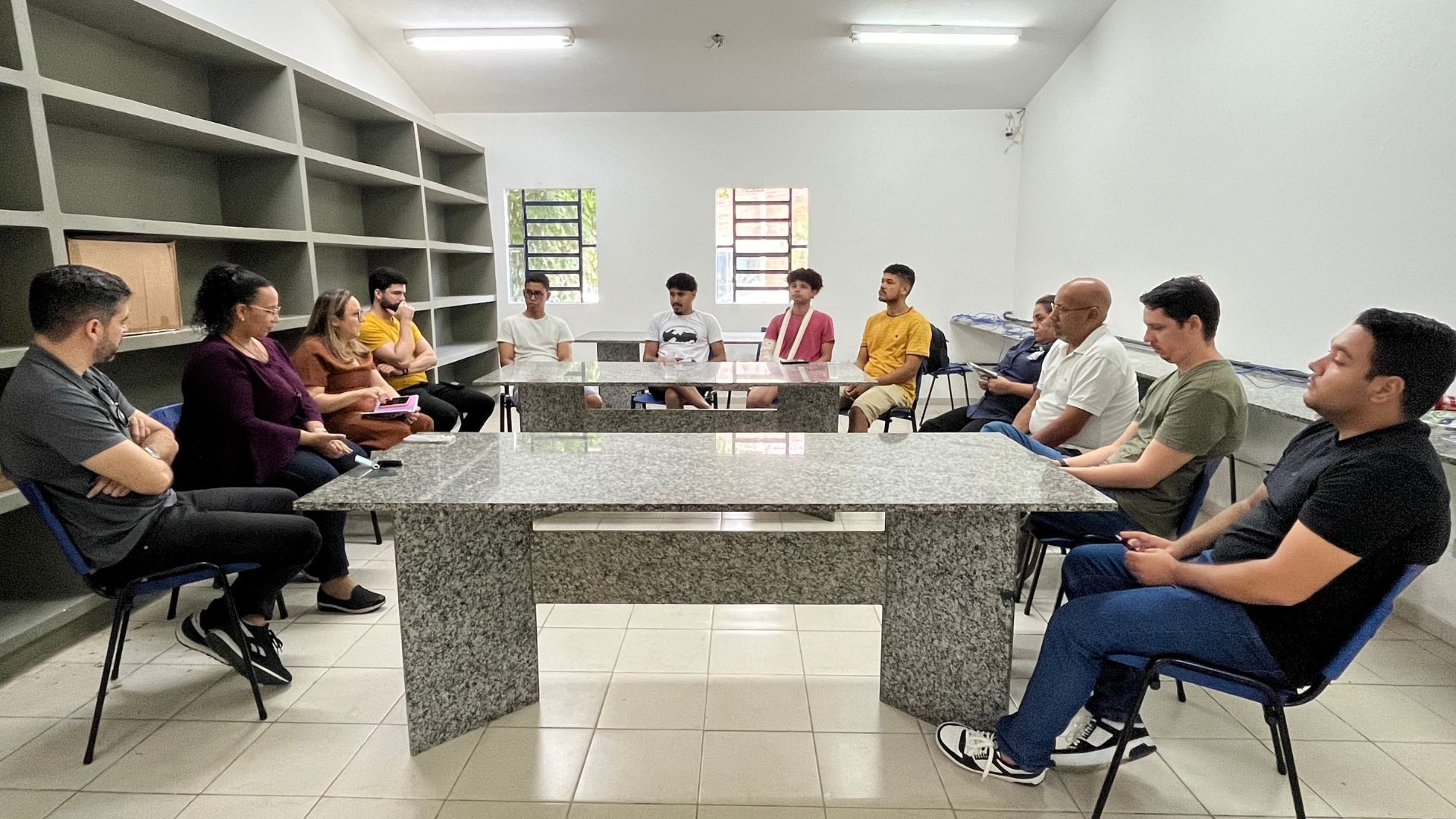 Pró-reitora da PRAPE realiza visitas às residências universitárias para discutir melhorias na assistência estudantil Pró-reitora da PRAPE realiza visitas às residências universitárias para discutir melhorias na assistência estudantil